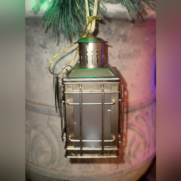 ✨ Harry Potter Light-Up Ornament- Hagrid's Lantern - Picture 2 of 3